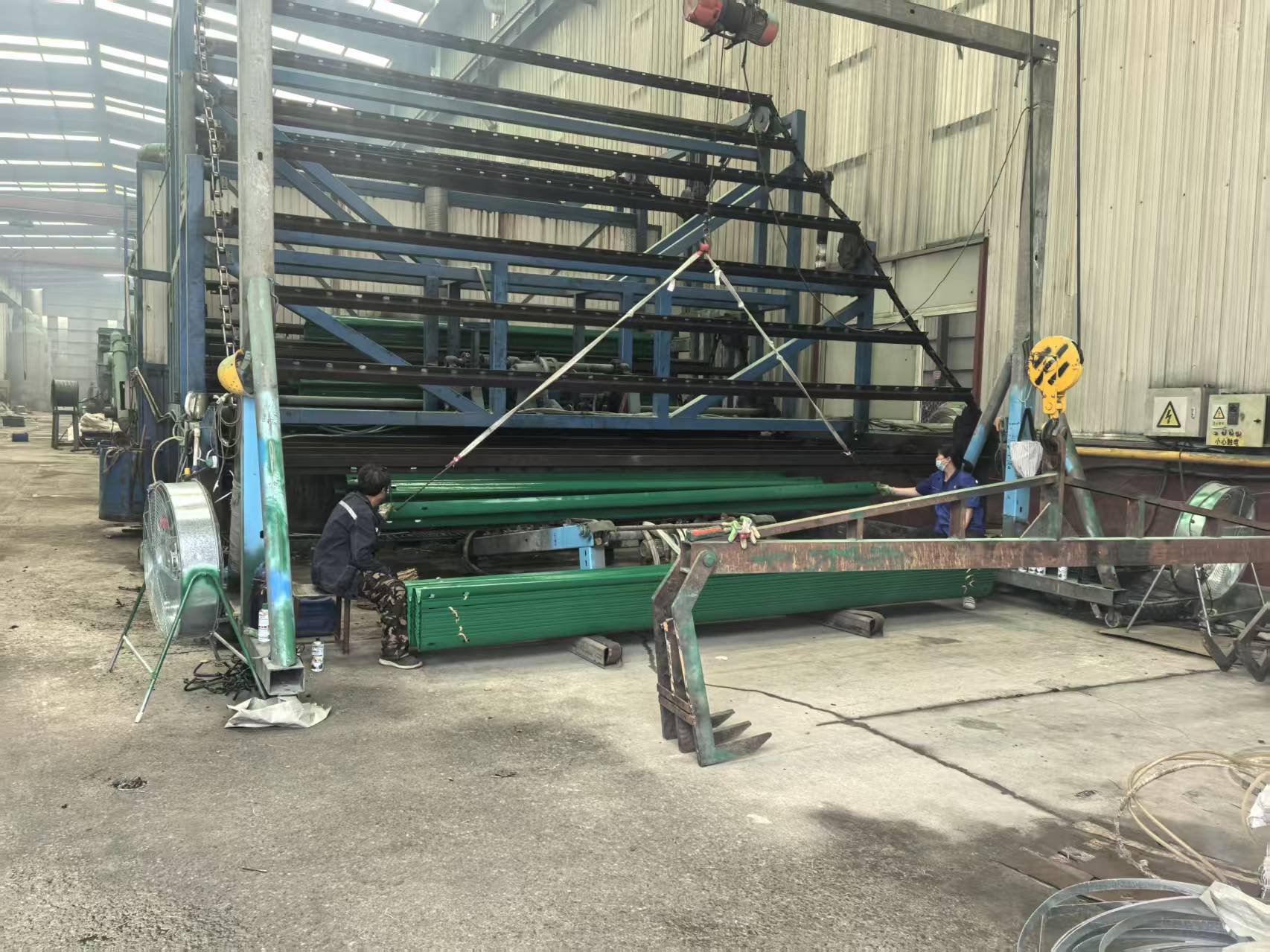 鸡西市喷塑波形护栏环氧锌基波形护栏 - 排名